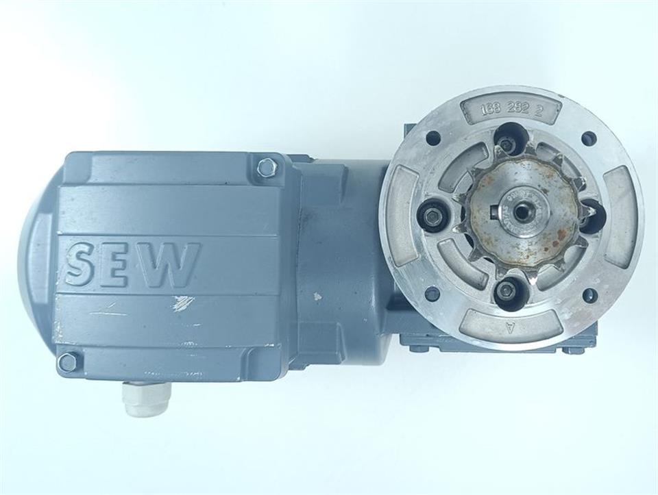 sew-servomotor-wf20-dr63m4-kw-018018-s1-top-zustand-83381-2.jpg