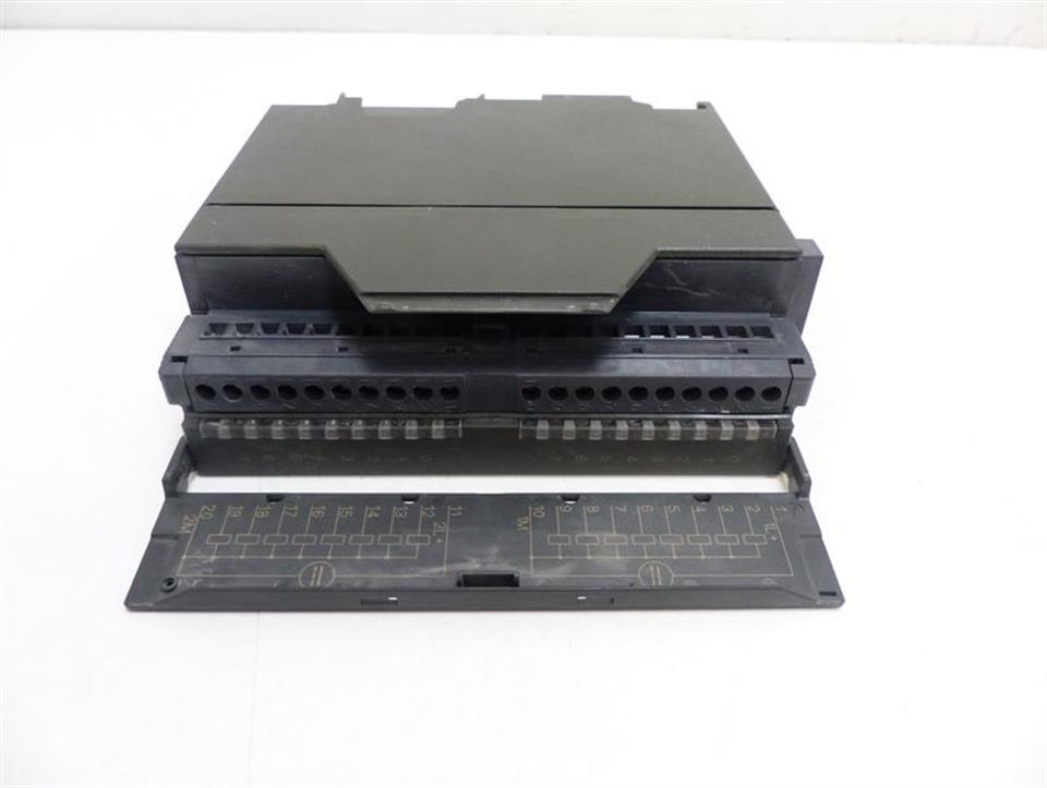 siemens-300-6es7-322-1bh01-0aa0-sm322do-16xdc24v05a-e-st02-top-zustand-50774-2.jpg