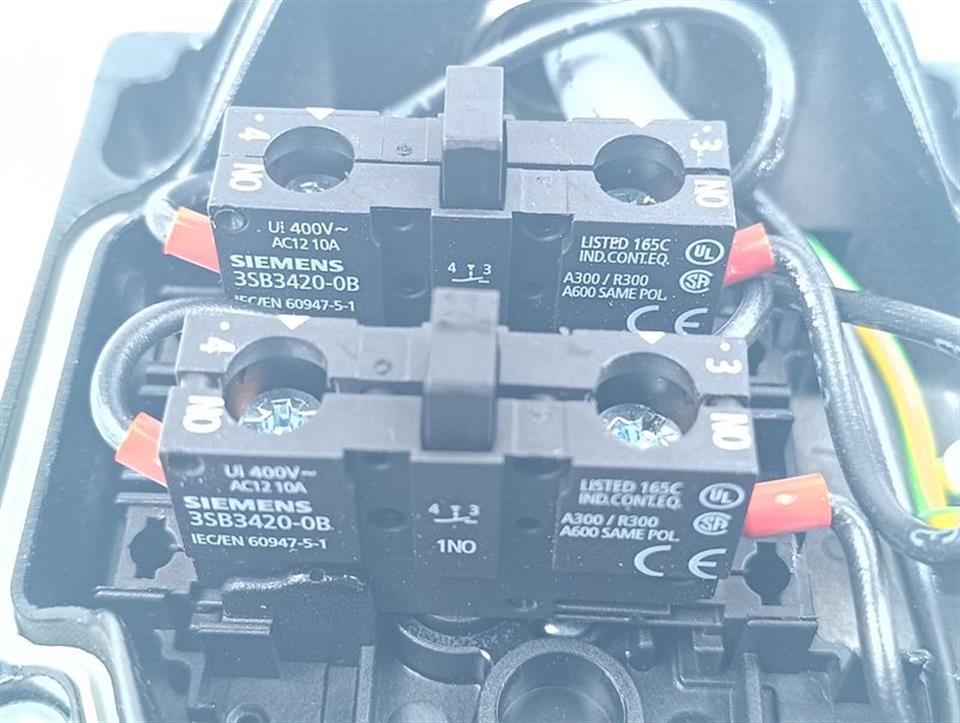 Siemens 3SB3 Metallgehäuse mit 2 x 3SB3420-0B Schaltelement TOP ZUSTAND