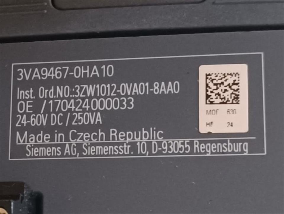 Siemens 3VA2340-5HL32-0AA0 + 3VA9467-0HA10 E:02 NEUWERTIG