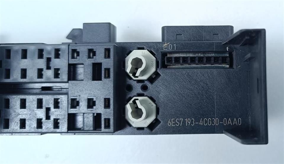 siemens-6es7-138-4fa05-0ab0-modul-6es7-193-4cg30-0aa0-sockel-top-zustand-51221-4.jpg