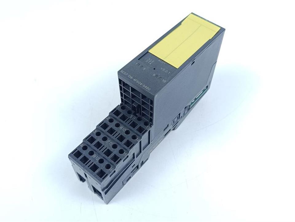 Siemens 6ES7 138-4FB04-0AB0 E-St 1 V5.0.1 + TM-E30C44-01 Sockel TOP ZUSTAND