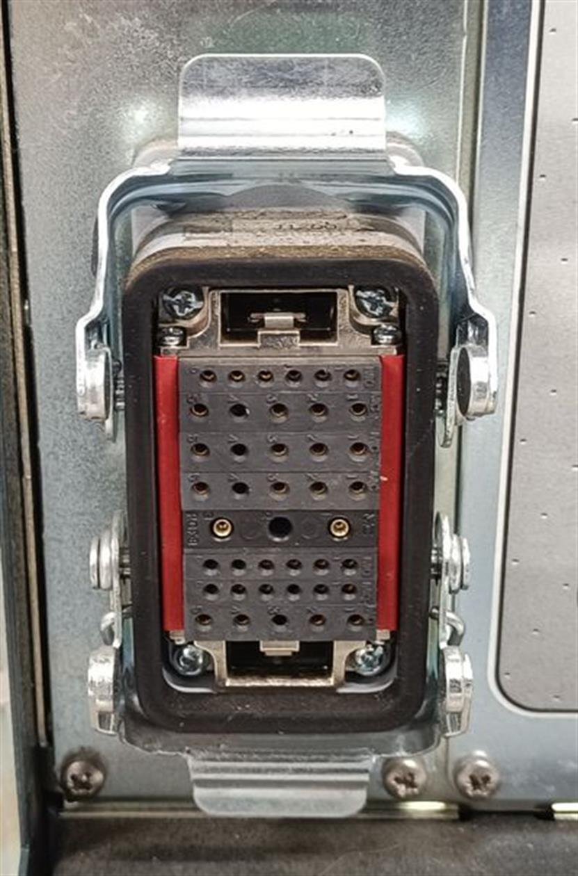 staeubli-robot-controller-cs8c-rx160-usb-stick-top-zustand-63598-7.jpg