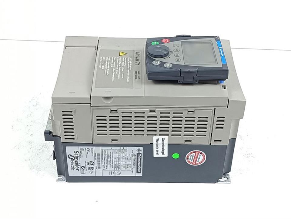 Telemecanique Schneider Electric Altivar 71 ATV71HU40N4+VW3A1101 4kW 400V TESTED