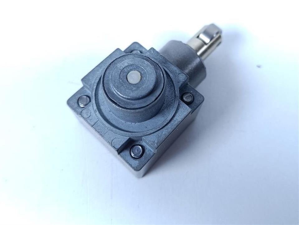 telemecanique-zcke65-limit-switch-unused-und-ovp-65318-2.jpg