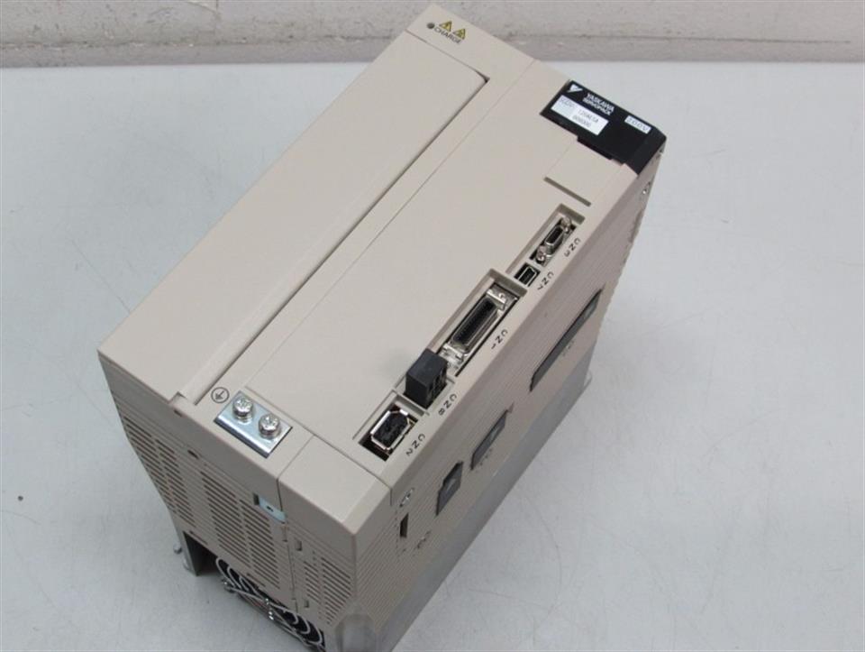 Yaskawa Servopack SGDV-120AE5A008000 230V 1,5kW Unbenutzt OVP